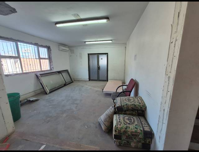 2,350M² FACTORY TO LET IN MAITLAND
